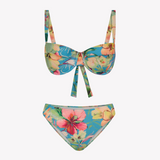 Bikini sostenible Bimba Aloa. Top balconette con aro y braguita clásica. Tejido reciclado ECOWAVE® con estampado floral exclusivo, textura piqué y acabado lúrex. Confeccionado éticamente en España.