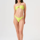 Bikini sostenible Maca Samba de CIRCU. Top bandeau fruncido multiposición con cinta ajustable y braga tanga. Tejido ECOWAVE® con estampado de rayas horizontales multicolor y acabado con lúrex. Hecho de forma ética en España.