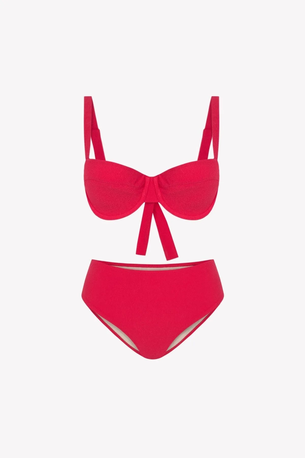 Bikini sostenible Bimba Berry High de CIRCU. Top balconette con aro, tirantes regulables y lazada trasera. Braga alta en color rojo cereza con textura atoallada. Tejido reciclado ECONYL®. Hecho éticamente en España.