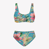Bikini sostenible Mani Bimba Aloa High de CIRCU. Top deportivo de tiras anchas con gran sujeción y braga alta que estiliza. Tejido ECOWAVE® con print floral en textura piqué y acabado con lúrex. Hecho en España de forma ética.