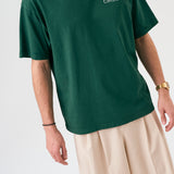 Camiseta oversize unisex en color verde, confeccionada en 100% algodón orgánico, con impresión digital exclusiva en la parte delantera. Moda streetwear sostenible