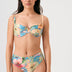 Bikini sostenible femenino Bimba Aloa High, top balconette con aros y tirantes regulables. Braguita tiro alto. Tejido reciclado ECOWAVE® con estampado floral exclusivo y acabado lúrex. Bikini sostenible hecho en España.
