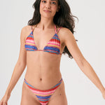 Bikini sostenible Lise Maca Samba. Top triangular multiposición y braga tanga. Tejido ECOWAVE® con estampado a rayas de Circu en acabado lúrex. Hecho éticamente en España con impresión ZEROWATER.