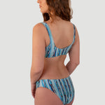 Bikini sostenible Mani Bimba Agata estampado azul-verde vista trasera con top deportivo y braga brasilena - CIRCU