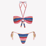 Bikini sostenible Maca Lise Samba. Top bandeau multiposición con braga tanga. Tejido ECOWAVE® reciclado con estampado a rayas Circu. Acabado lúrex y confección artesanal en España.