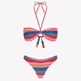 Bikini sostenible Maca Gara Pink de CIRCU. Top bandeau fruncido con cinta multiposición y braga normal con lazadas. Tejido ECOWAVE® en rosa chicle con acabado mojado. Apto para copas. Hecho en España de forma ética.