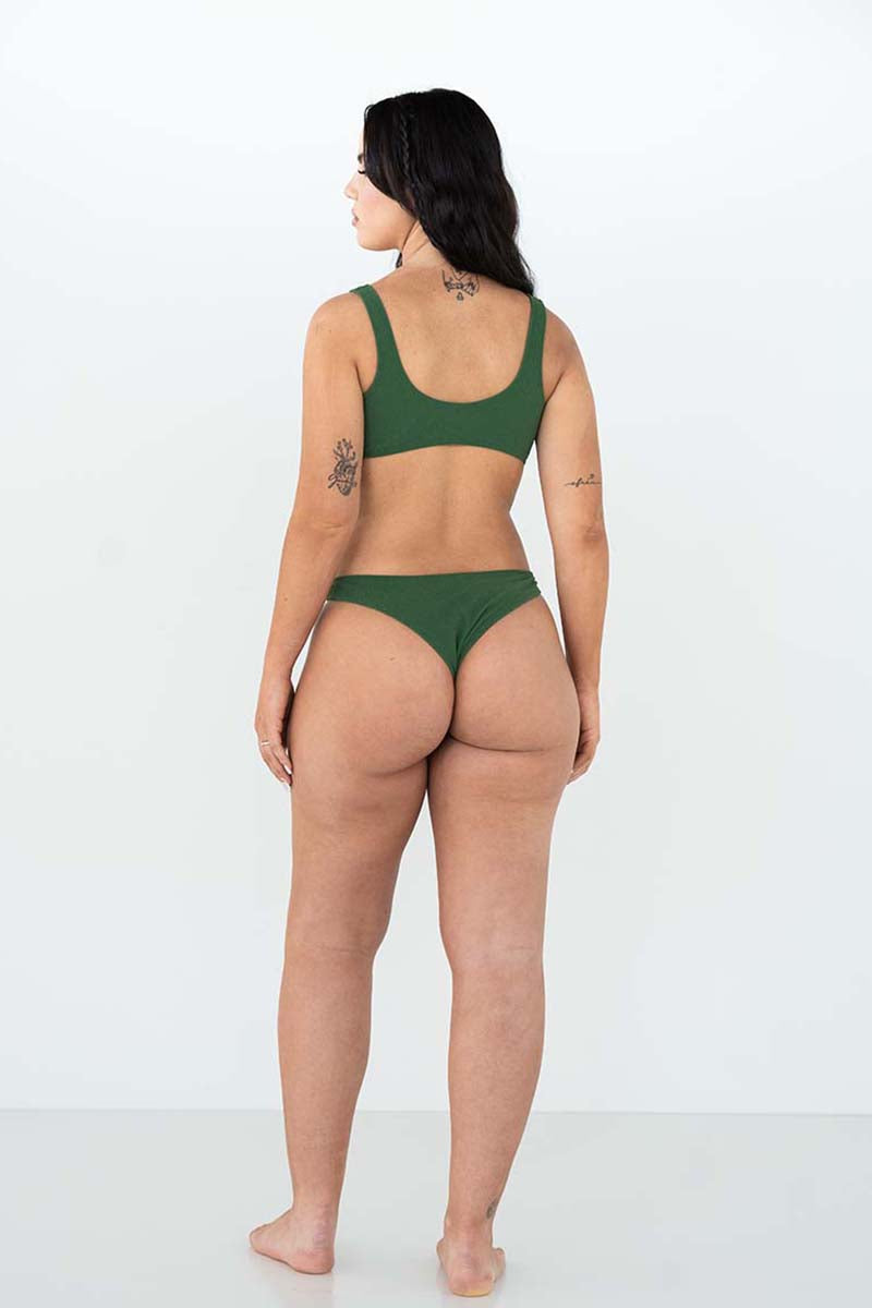 Bikini sostenible deportivo Mani Palm, braga brasileña. Tejido reciclado ECONYL. Textura atoallada. Bikini sostenible hecho en España. 