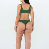 Bikini sostenible deportivo Mani Palm, braga brasileña. Tejido reciclado ECONYL. Textura atoallada. Bikini sostenible hecho en España. 