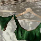 Bikini sostenible deportivo Mani Palm, braga brasileña. Tejido reciclado ECONYL. Textura atoallada. Bikini sostenible hecho en España. 