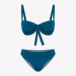 Bikini sostenible Bimba Aqua. Top balconette con aro y braguita clásica. Tejido reciclado ECONYL® en azul marino con acabado satinado. Elegante, cómodo y confeccionado éticamente en España.