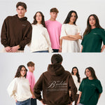 Camiseta oversize unisex en color blanco beige, confeccionada en 100% algodón orgánico, con impresión digital exclusiva en la parte delantera. Moda streetwear sostenible