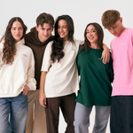 Camiseta oversize unisex en color rosa, confeccionada en 100% algodón orgánico, con impresión digital exclusiva en la parte delantera. Moda streetwear sostenible