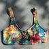 Top deportivo del bikini sostenible Mani Aloa con estampado floral tropical sobre suelo de piedra - tejido reciclado ECOWAVE con textura piqué - CIRCU