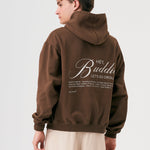 Sudadera oversize unisex con capucha en color marrón, confeccionada en algodón orgánico 100% con acabado French Terry. Su diseño exclusivo, con impresión digital en la parte delantera y trasera, combina comodidad, estilo y sostenibilidad. Una hoodie streetwear perfecta para un look casual y versátil.